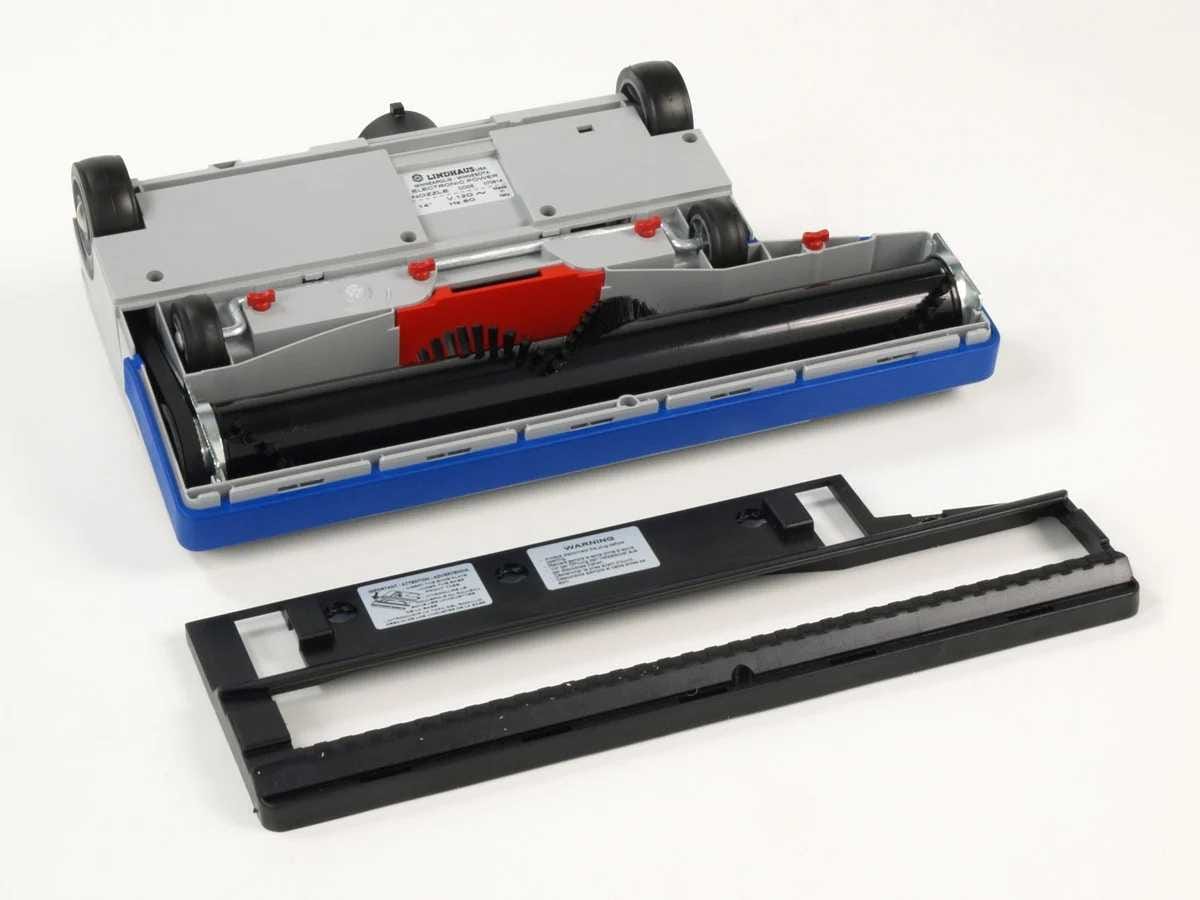 Lindhaus CHpro eco FORCE 38 base underside with brush roller