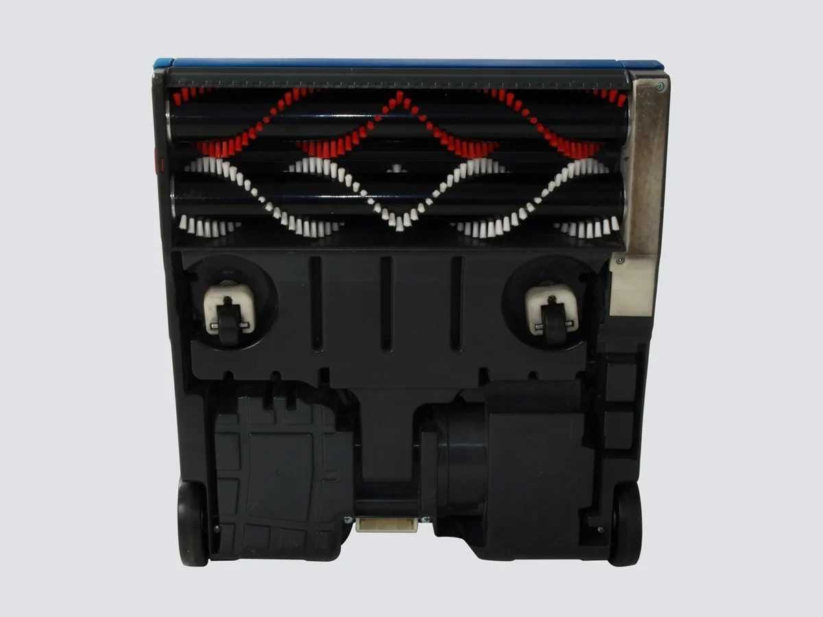 Lindhaus LS38 base underside with twin brush rollers