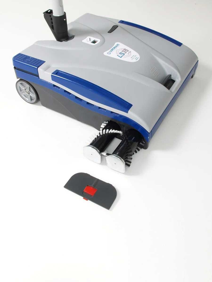 Lindhaus LS38 brush roller change during maintenance
