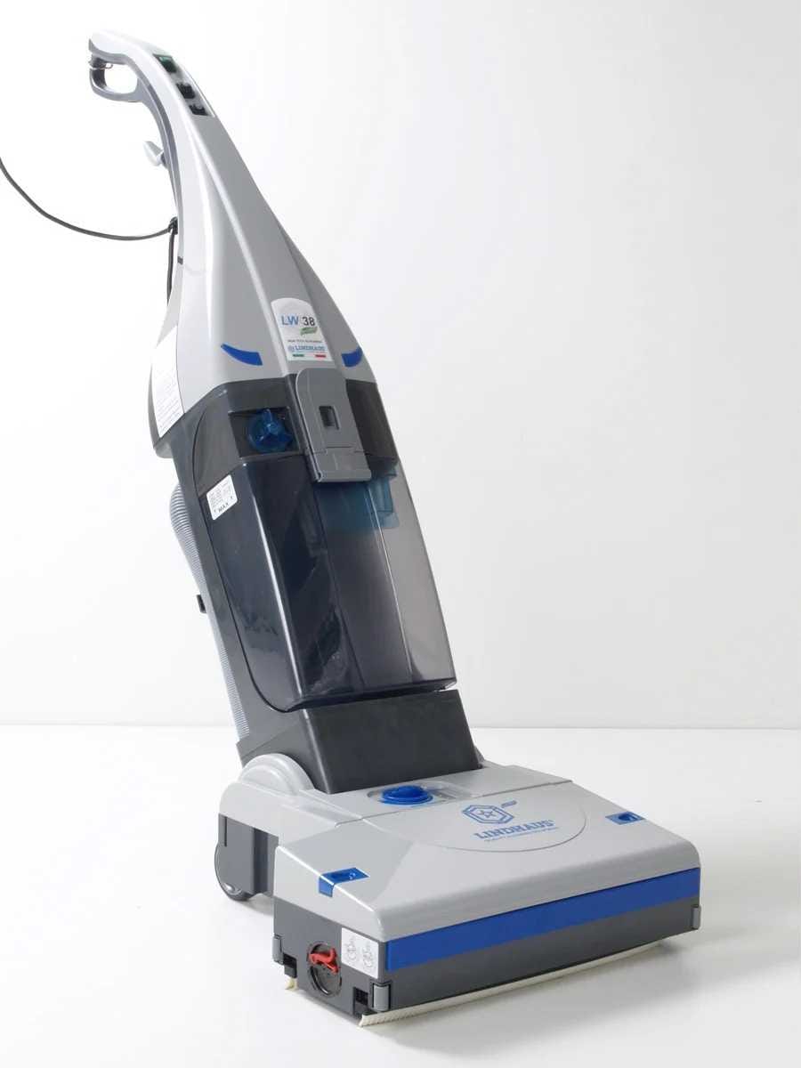Lindhaus LW eco FORCE floor scrubber dryer washing hard floor
