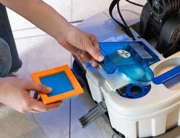 Lindhaus LW44 Flexy battery floor scrubber charging detail