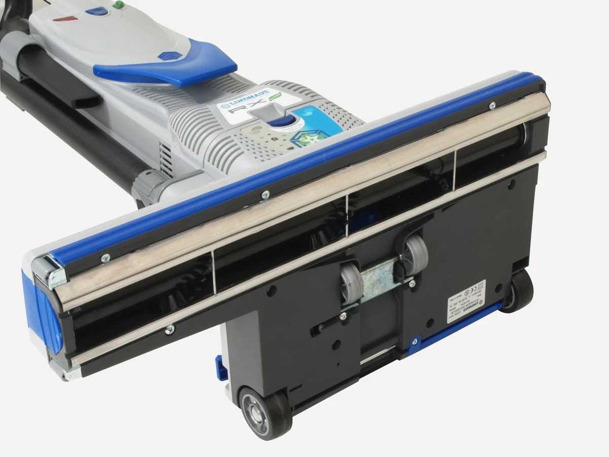 Lindhaus RX eco Force base underside with brush roller and squeegee